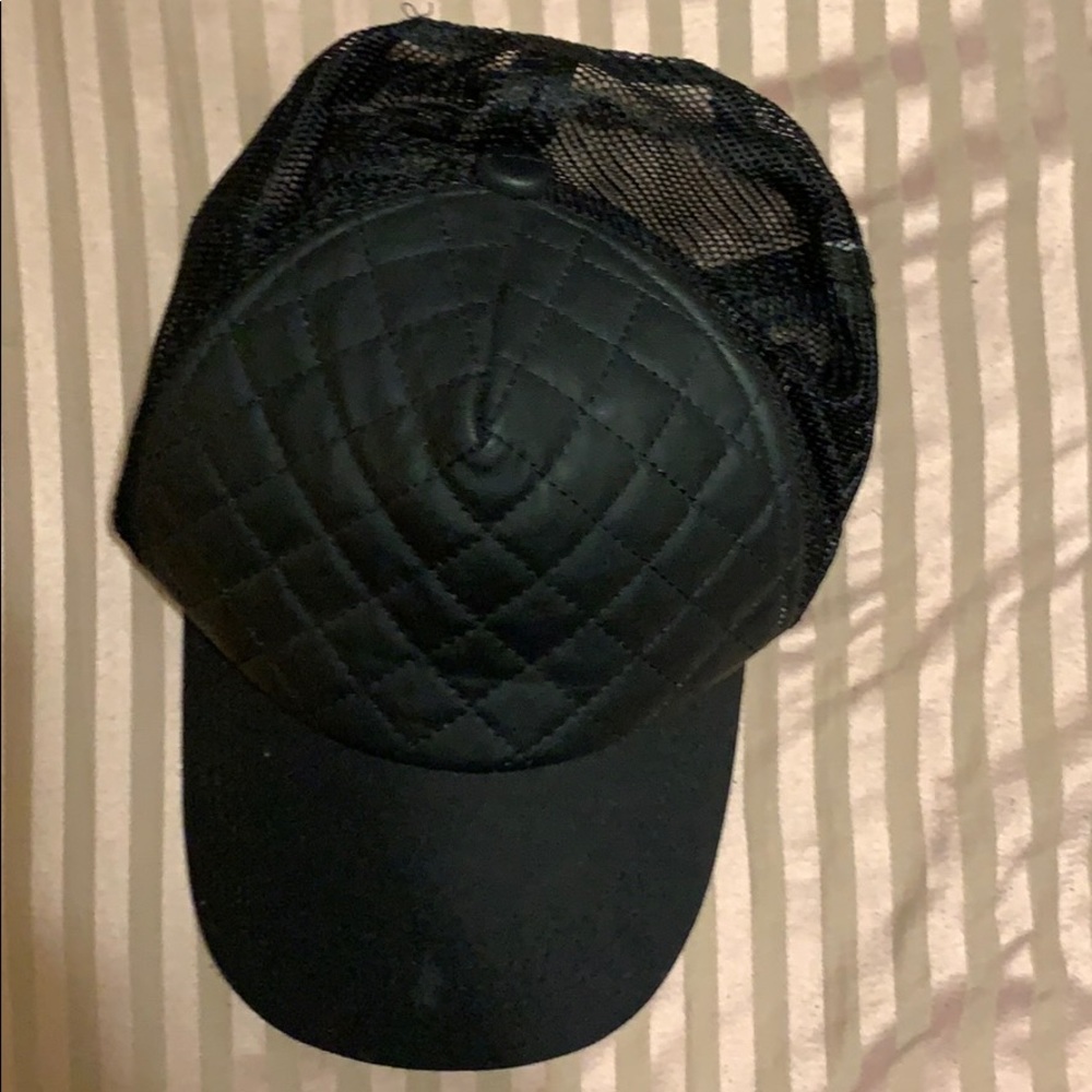 Black mesh cap